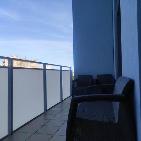 Apartamenty Metro Targowek 27 Warszawa Exteriör bild