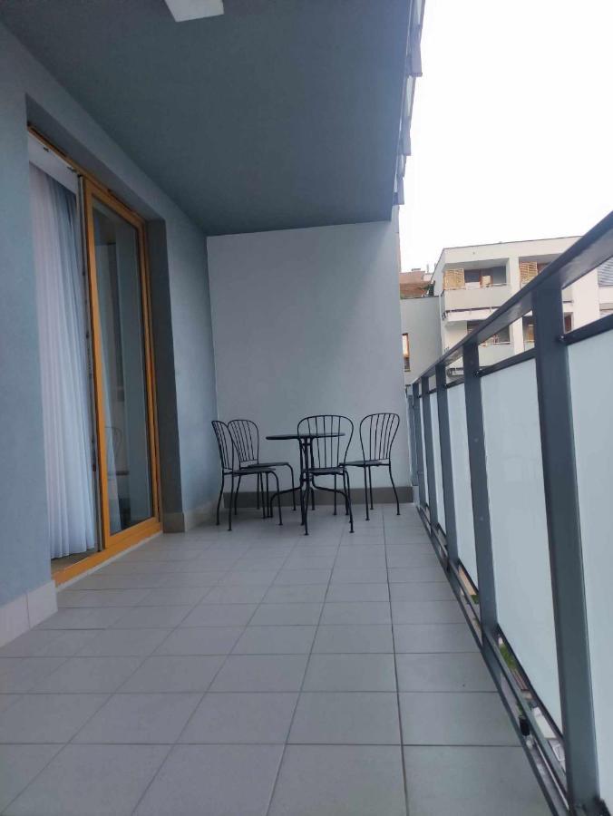 Apartamenty Metro Targowek 27 Warszawa Exteriör bild